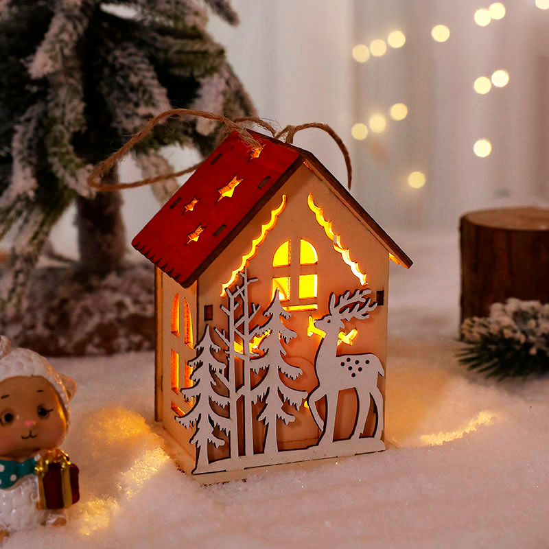 Casa Natalina de Madeira Iluminada